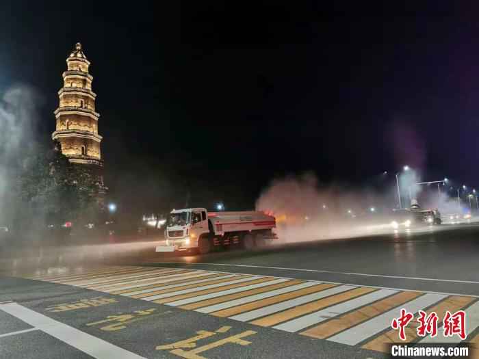  湖北宜昌城区开展全域喷洒消毒 减少病毒蔓延