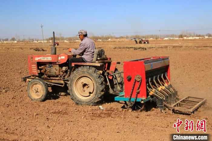  “塞外粮仓”河套灌区春小麦开播 拉开内蒙古春播序幕